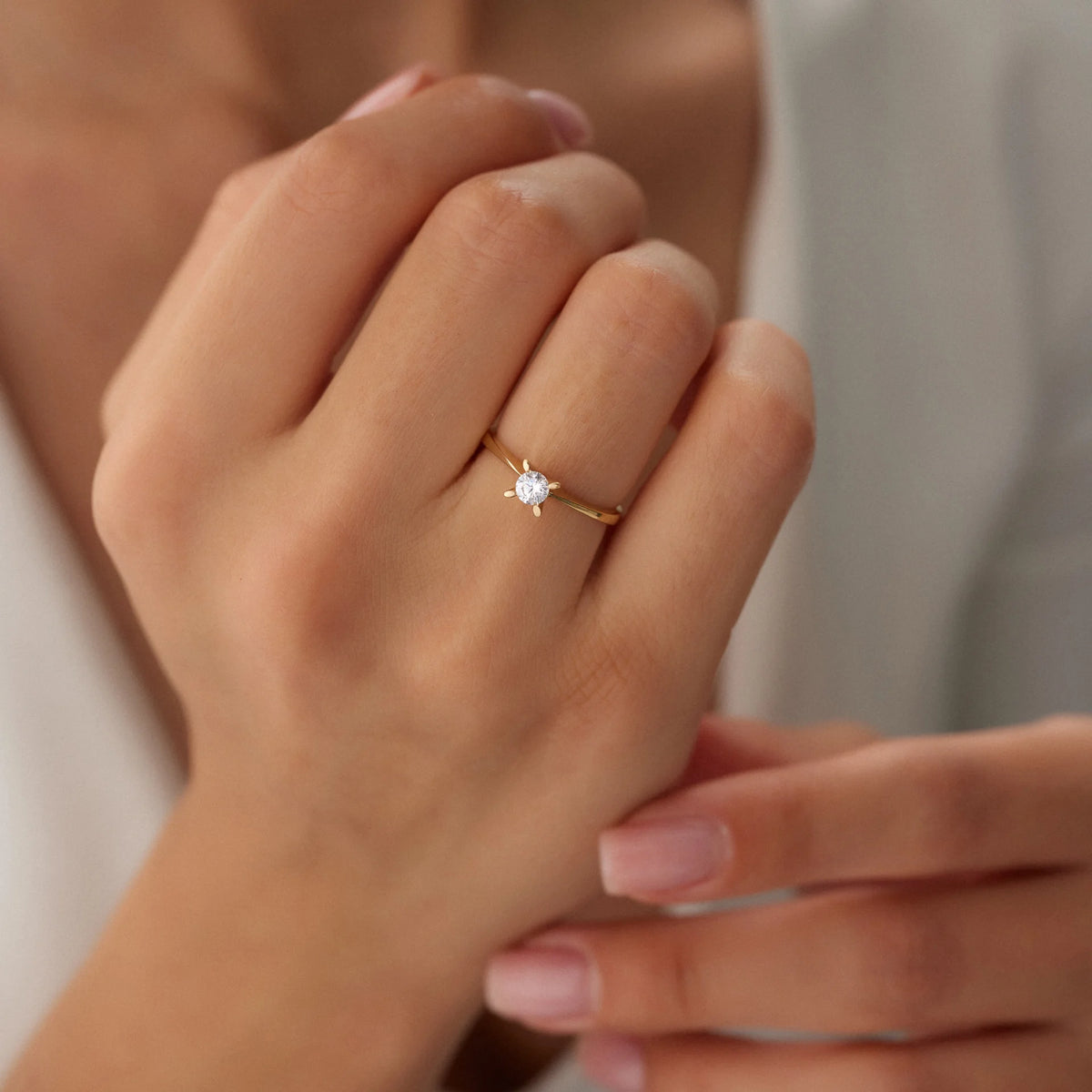 14 Ayar Altın Dört Tırnak Tektaş Yüzük