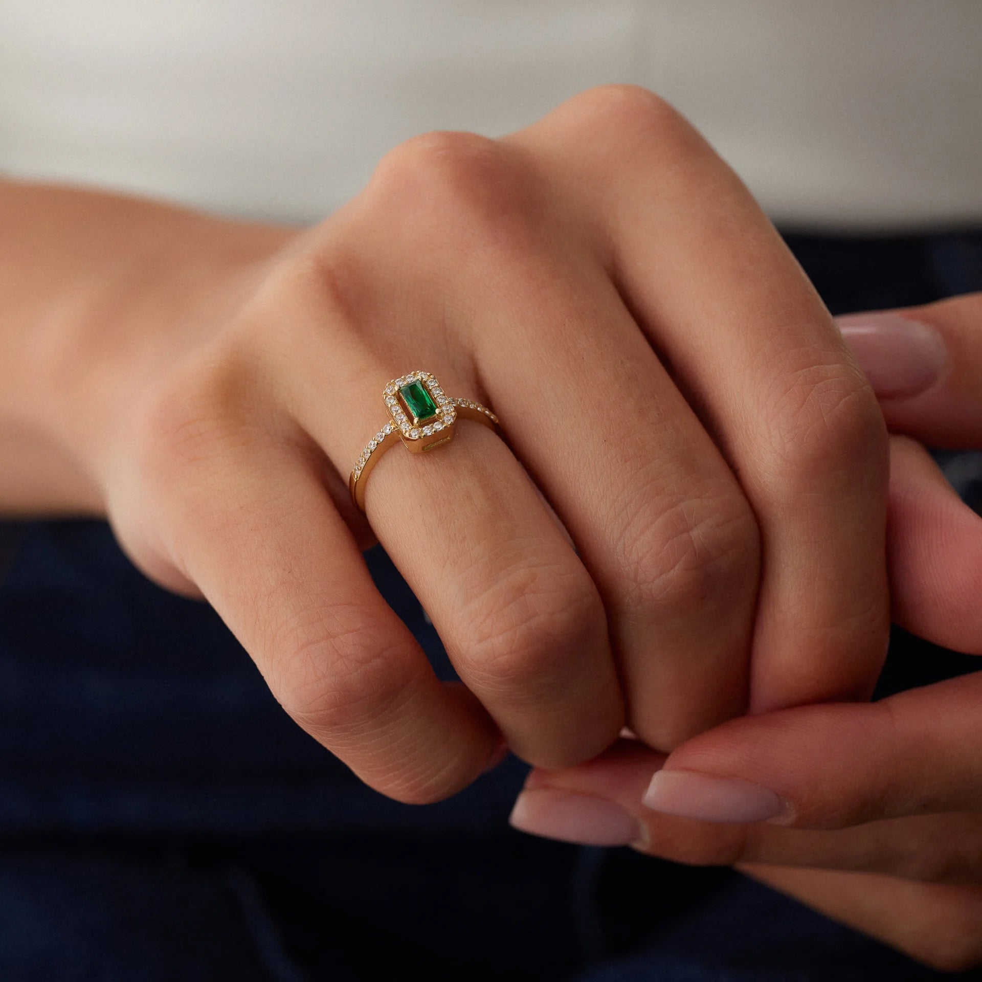 14 Ayar Altın Yeşil Taşlı Baget Yüzük