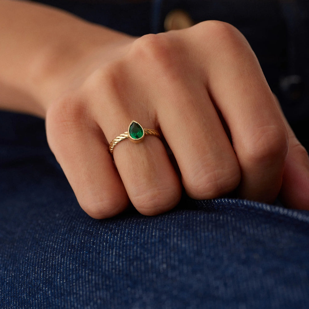 14 Ayar Altın Yeşil Taşlı Damla Yüzük