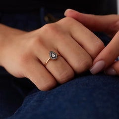 14 Ayar Altın Elmas Montür Damla Yüzük