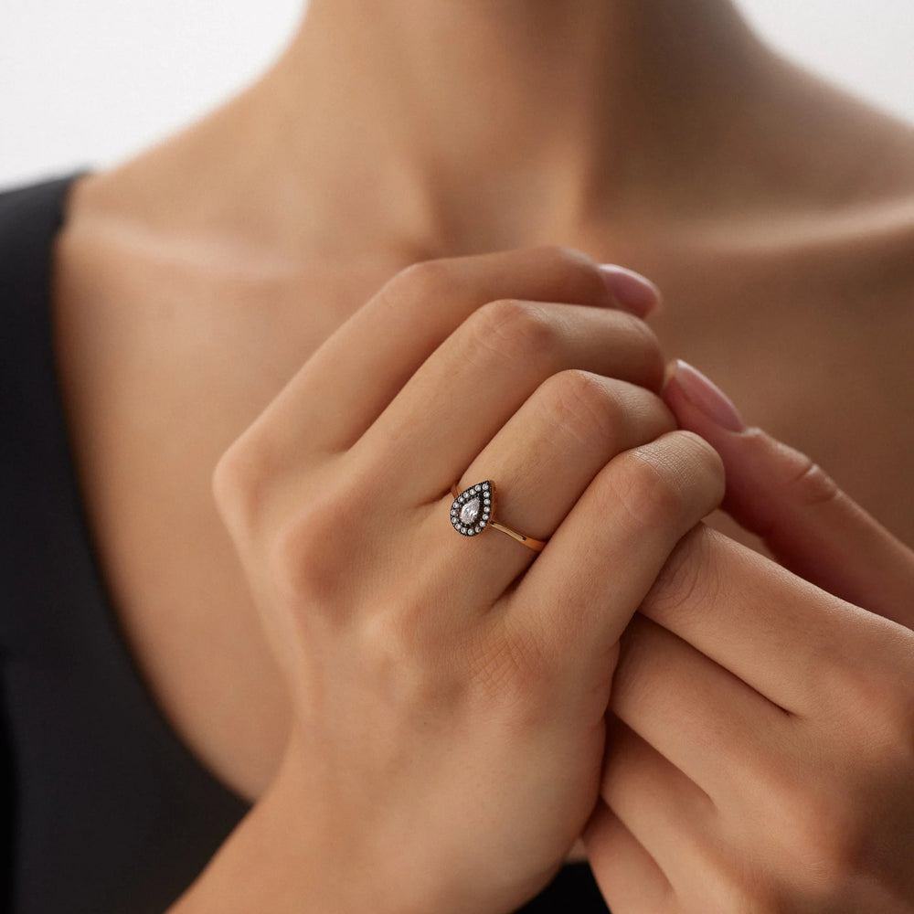 14 Ayar Altın Elmas Montür Damla Yüzük