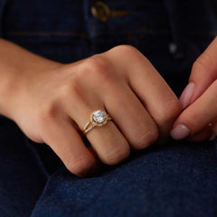 14 Ayar Altın Çiçek Desen Tektaş Yüzük