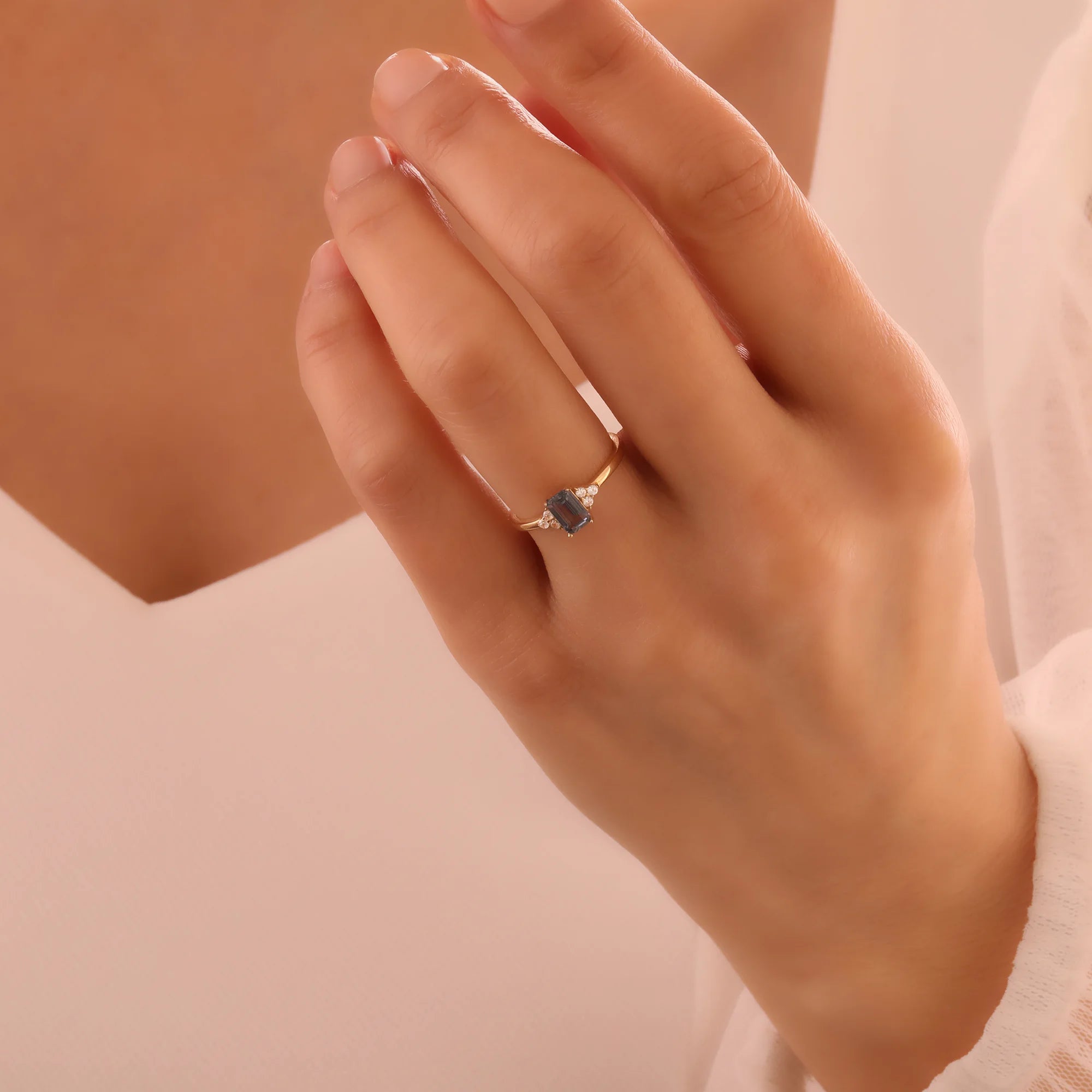 14 Ayar Altın Mavi Taşlı Baget Yüzük