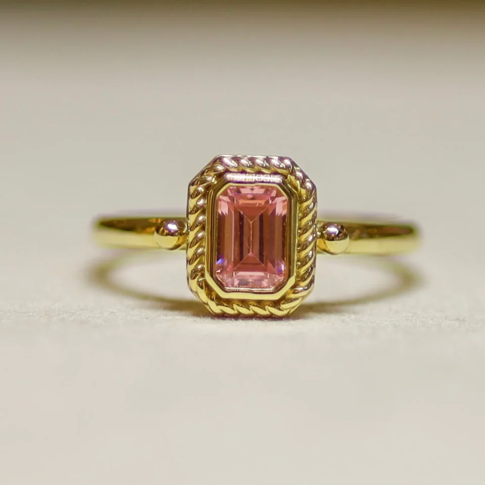 14 Ayar Altın Pembe Taşlı Yüzük